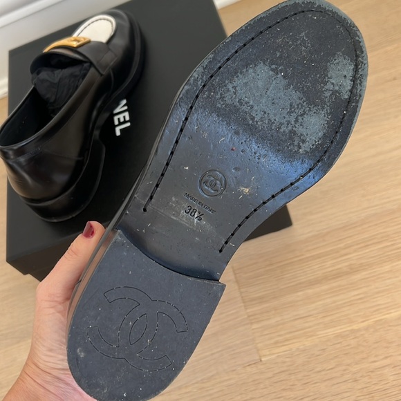 Chanel black and white calfskin loefer with gold metal 38.5 - Picture 6 of 6